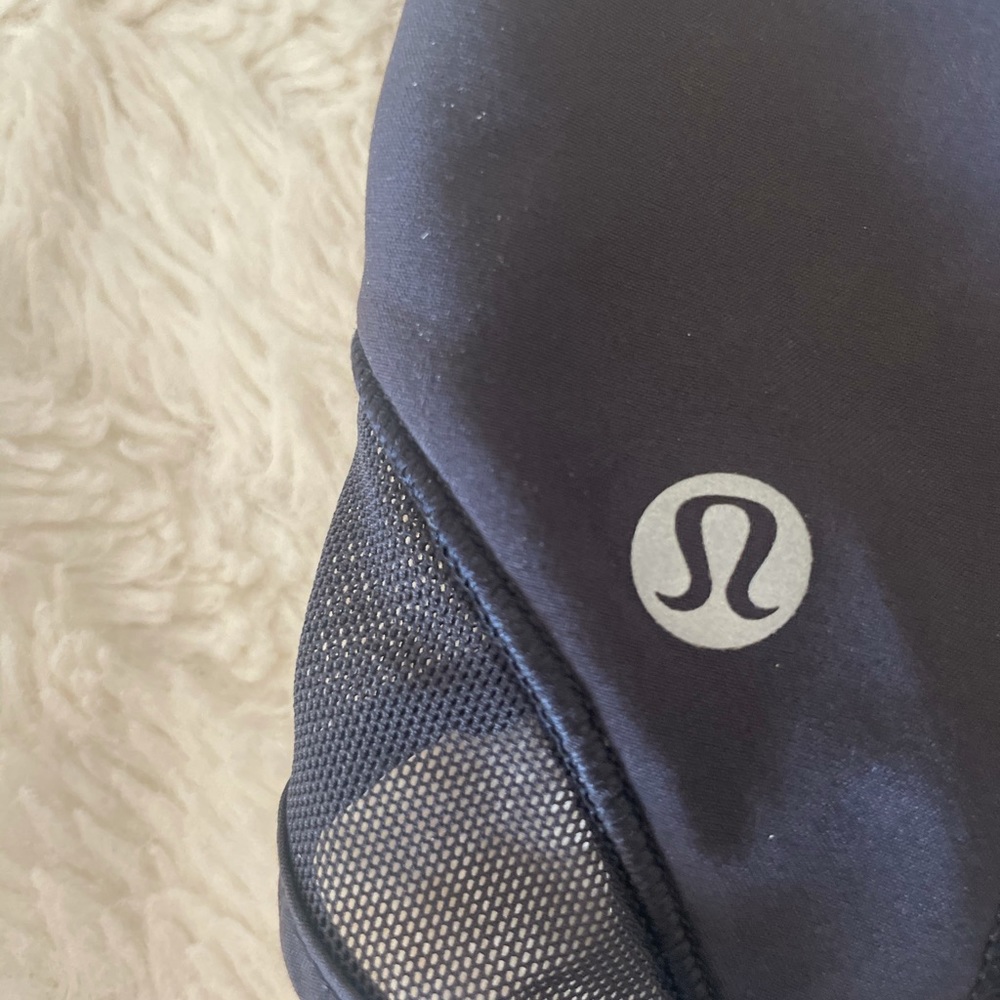 Lululemon Hotty hot shorts-Low rise size 6, 2.5 inch inseam